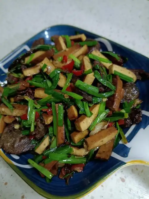 下班回来才炒菜,今天吃得有点晚.