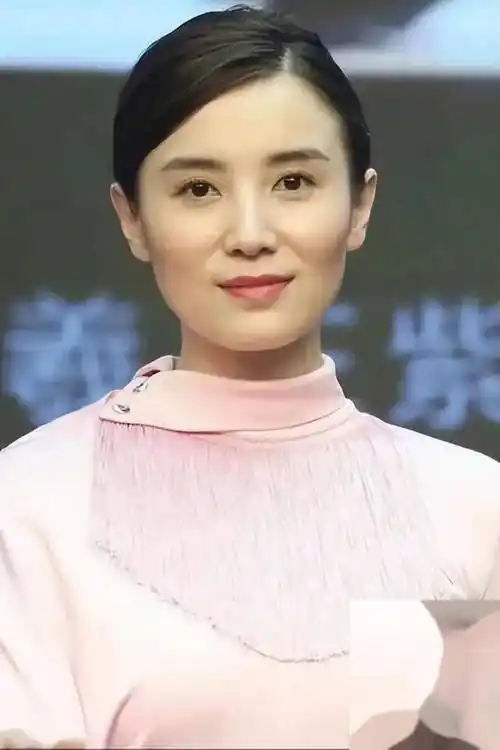 宋佳惊艳归来,美貌与才华并存,她的每一张照片,都是视觉冲击的顶得住