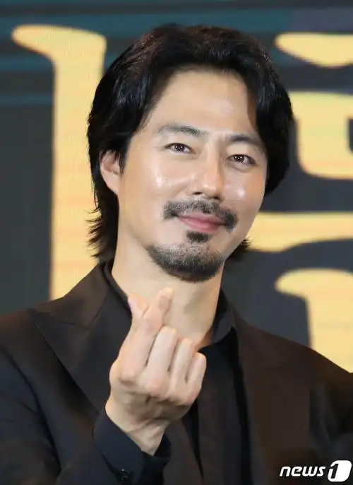 留胡子的赵寅成##赵寅成近照状态