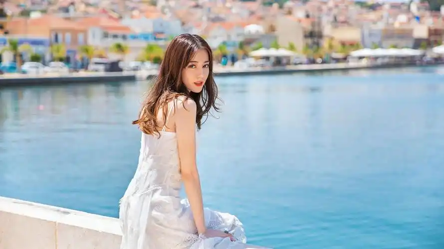 迪丽热巴明星风尚壁纸11