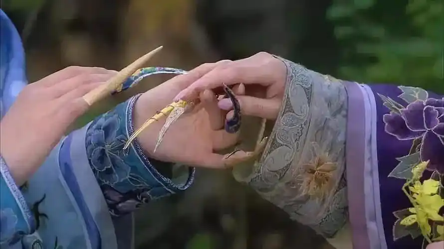 甄嬛的美甲:大清的皇帝很尊重女性吧?