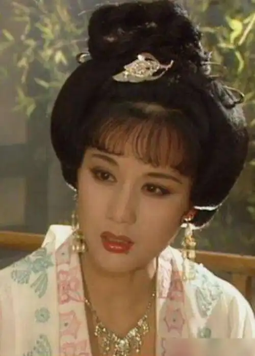 62岁李建群近照曝光身患重症头发几乎掉光美貌颜值不再