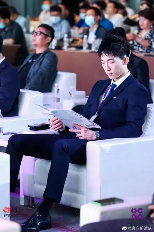 于家翊[超话]##中国世界青年峰会2021# . 来自奔向前途66 - 微博