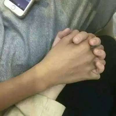 牵手情侣头像一前一后