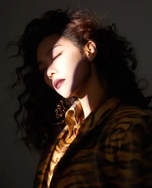 王霏霏 江苏卫视跨年晚会 bad boy!2010 bad girl .