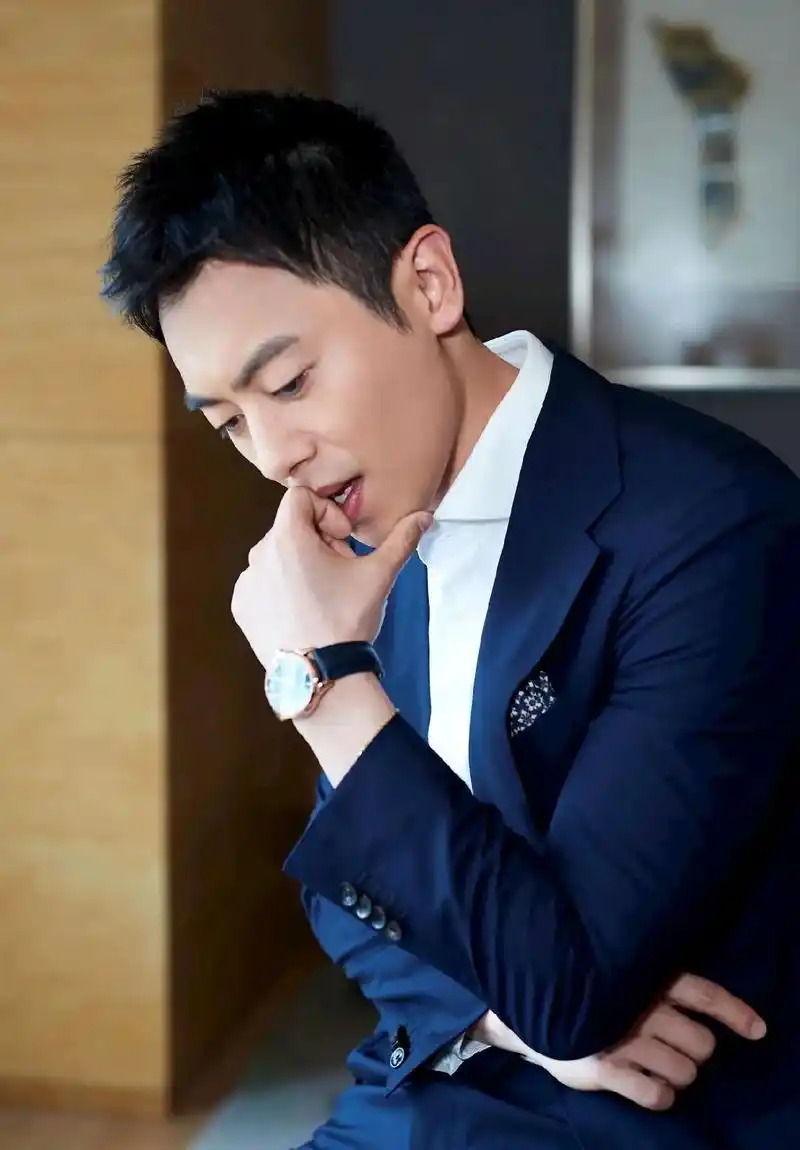 简言的夏冬#"论穿西装的夏冬到底有多帅"朱亚文# - 抖音