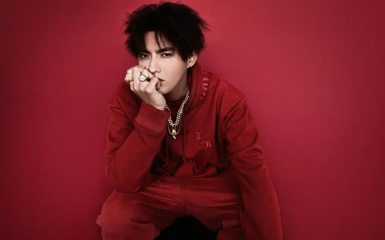 吴亦凡最新嘻哈风壁纸_帅气偶像吴亦凡