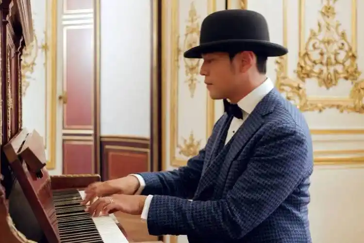 原创周杰伦新歌mv里隐藏着多位艺术家杜国璋饰演常玉郎朗本色出演