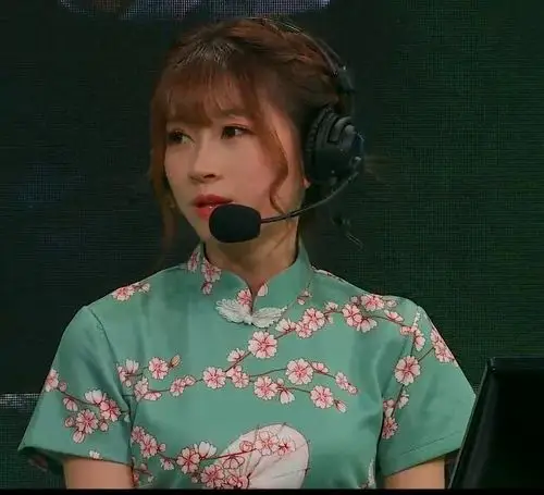 请问dota2 ti8里这个解说是谁?