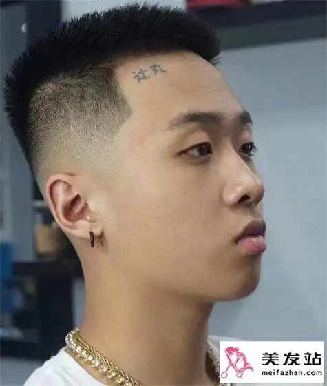 最受男生欢迎的两边铲 帅气铲青发型推荐