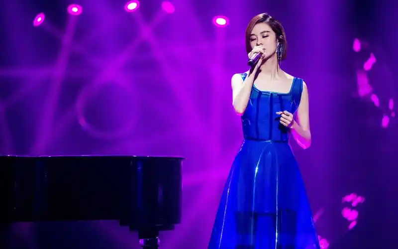 郁可唯演唱《水中花》,这声音很好听,与这首歌很配!