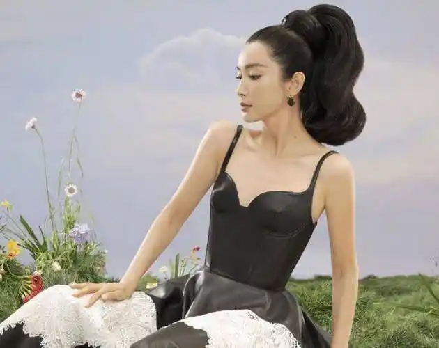 有种大胆叫李冰冰摇曳裙摆露底装47岁大妈年纪真敢拼