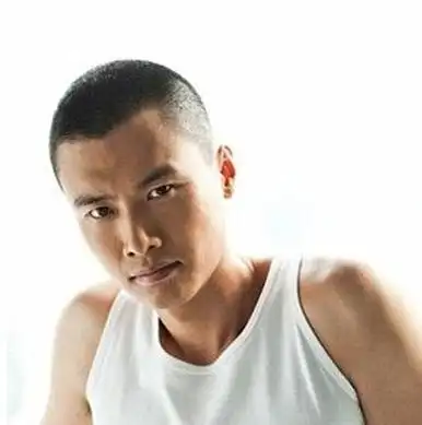 男生毛寸超短发发型面对不同年龄的男生的时候,毛寸短发发型也会有不