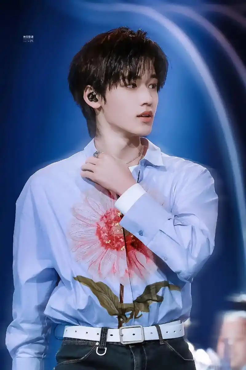 宋亚轩 #治愈系笑容 #神仙颜值 #兔年 欧米伽!来一波美图!