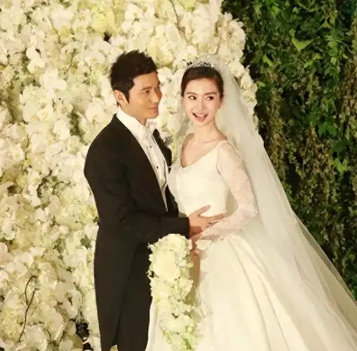 回顾张素霞全心全意支持儿子黄晓明曾对前儿媳杨颖赞不绝口