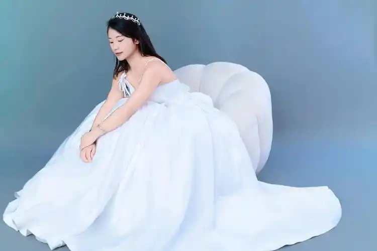 每个女孩的婚纱梦 岁月深长,万物有期,愿努力生活的人,各有 - 抖音