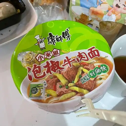 的回来,嗯 还是比较喜欢康师傅,小时候的目标是长大了可以方便面自由