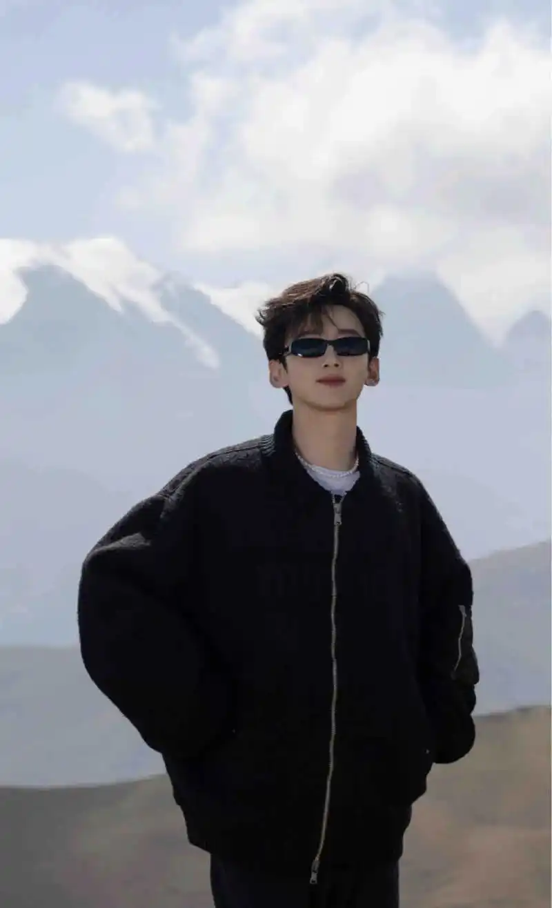 白敬亭30而立.二十九岁的小白再见喽,感谢这一年的陪伴,陪伴 - 抖音