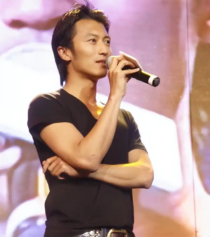 为什么谢霆锋就是放不下王菲?看看他14岁都做了什么就都懂了