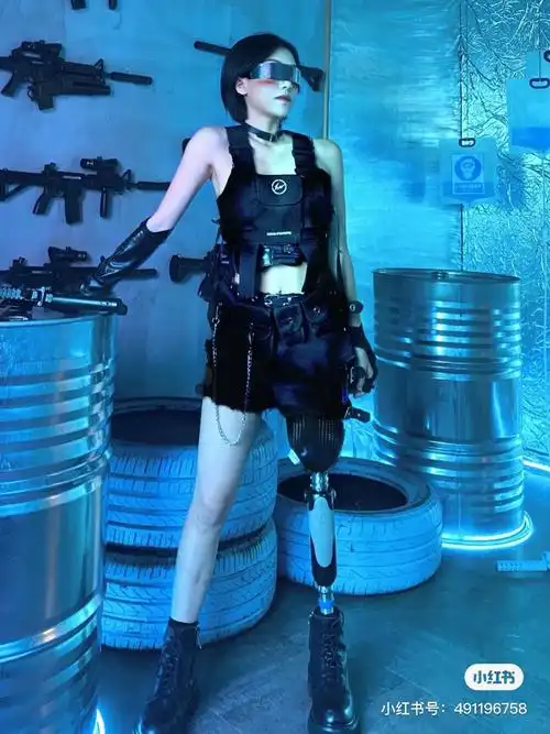 这些女神不一般,逐渐赛博朋克化的义肢模特