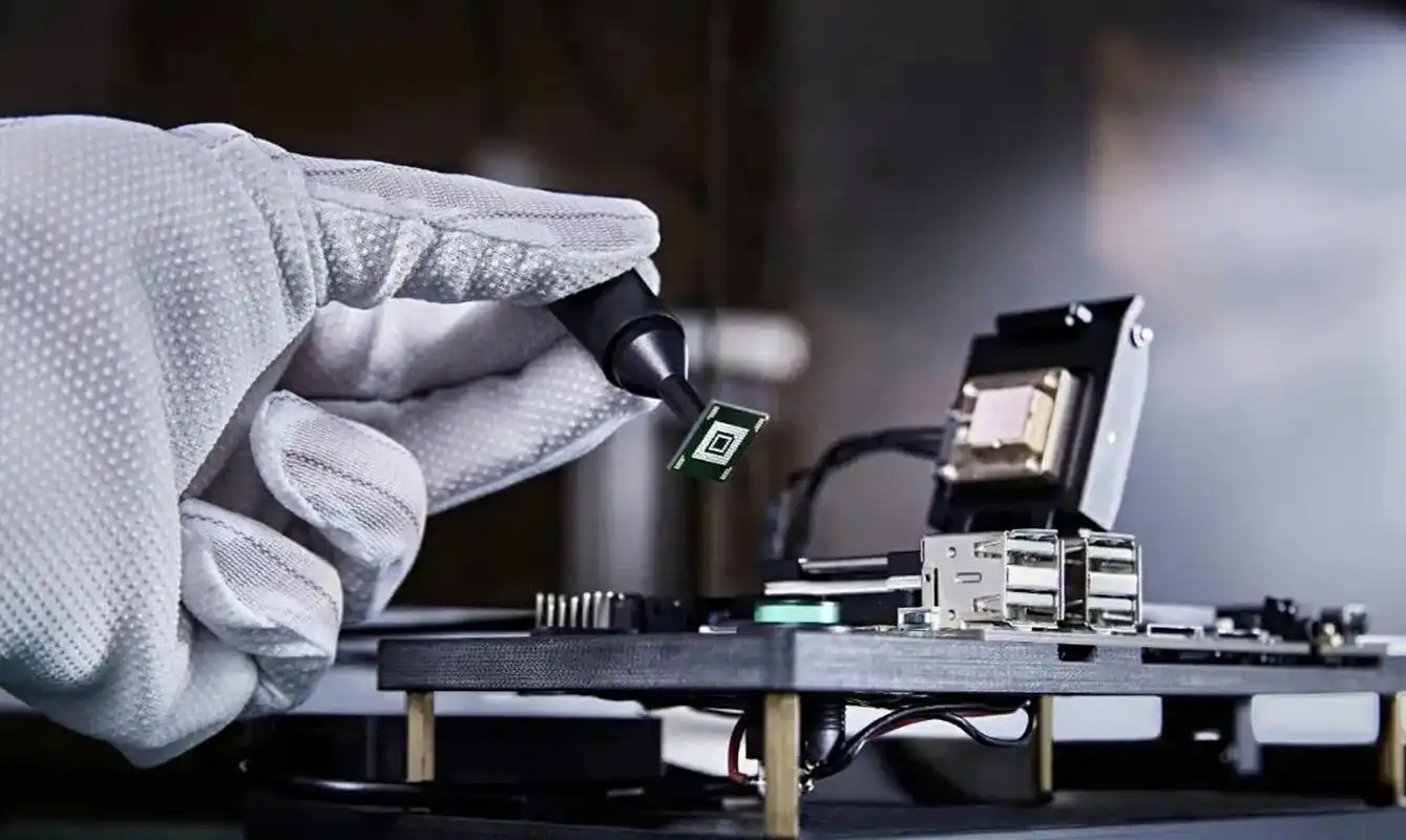 芯片制造整体分为四个阶段:设计,制造,封测,应用四个阶段,每个阶段