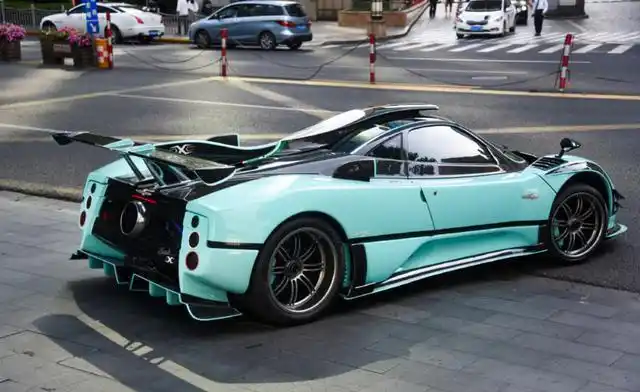这部身披tiffany绿色的帕加尼zonda 760rsjx是香港某知名超级跑车收藏