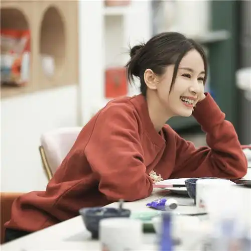 秋季卫衣女王子文怦然心动同款红色圆领套头卫衣