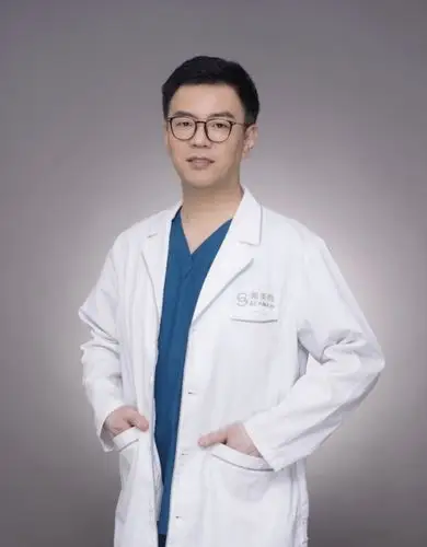 医美大咖秀西安鼻整形专家张辉