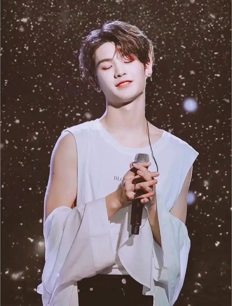 98昊瀚星辰 ,未来可期98——黄明昊 01姓名:黄明昊 98英文名