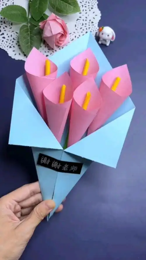 手工制作#用正方形纸制作一束漂亮的马蹄莲花束,简单又好看