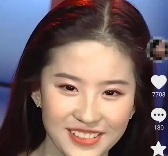 刘亦菲虽说是好看至极,但是她的笑容见到很多牙龈,就大煞风景了