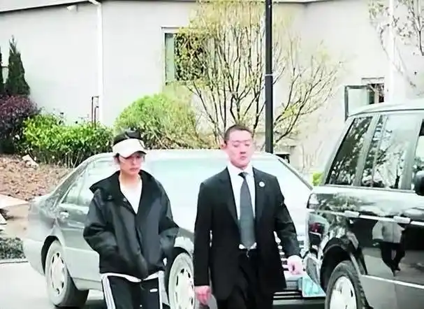 回顾李钰患癌离世13年男友汪雨结婚生子母亲的坚持让人心酸