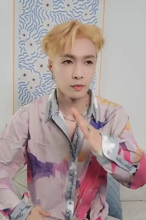 张艺兴[超话]##张艺兴爱豆发色##张艺兴cha了冻冻