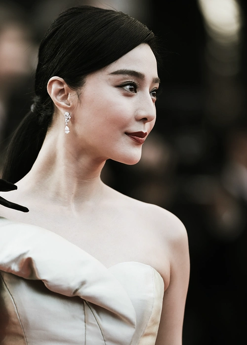 范冰冰穿金色玫瑰裙女王范十足