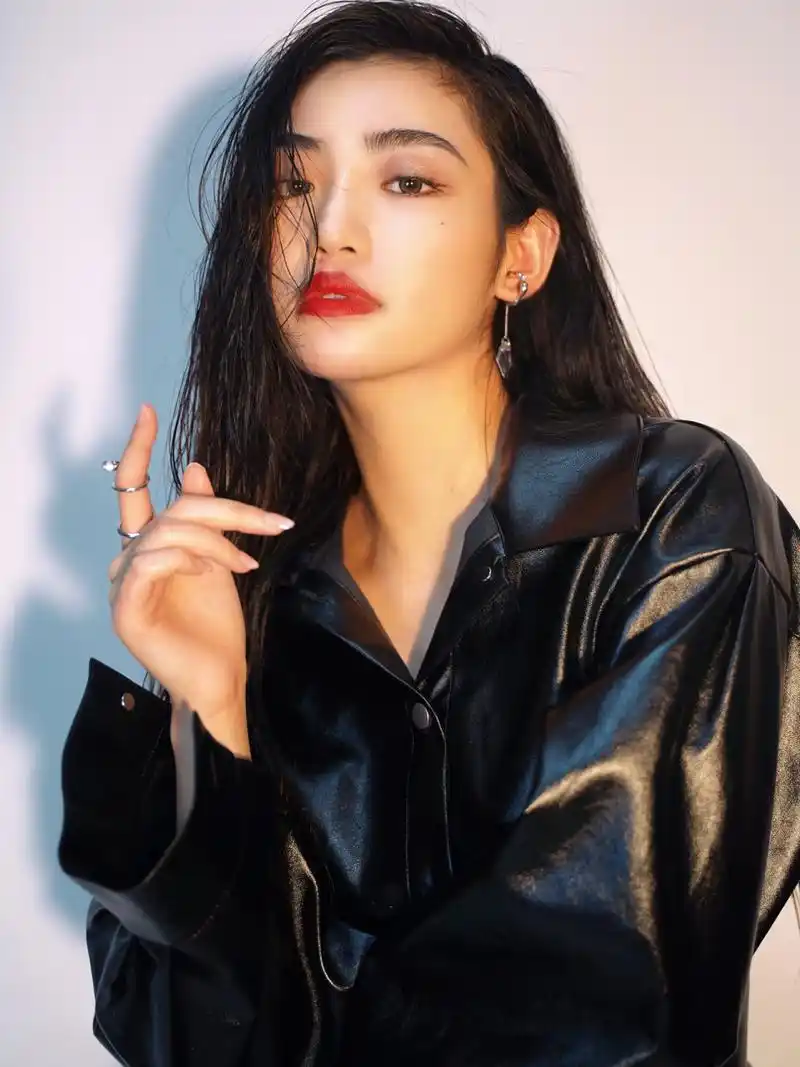 皮衣高冷女王范,姐姐还能再霸气点嘛?