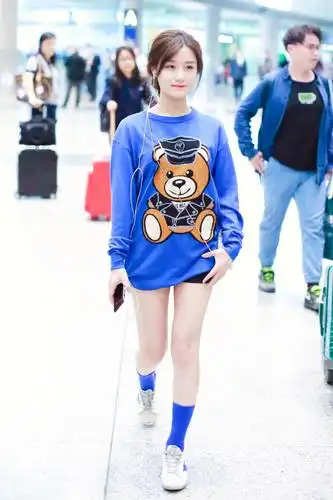 陈意涵卫衣搭配短裤清凉现身,修长美腿实力抢镜__凤凰网