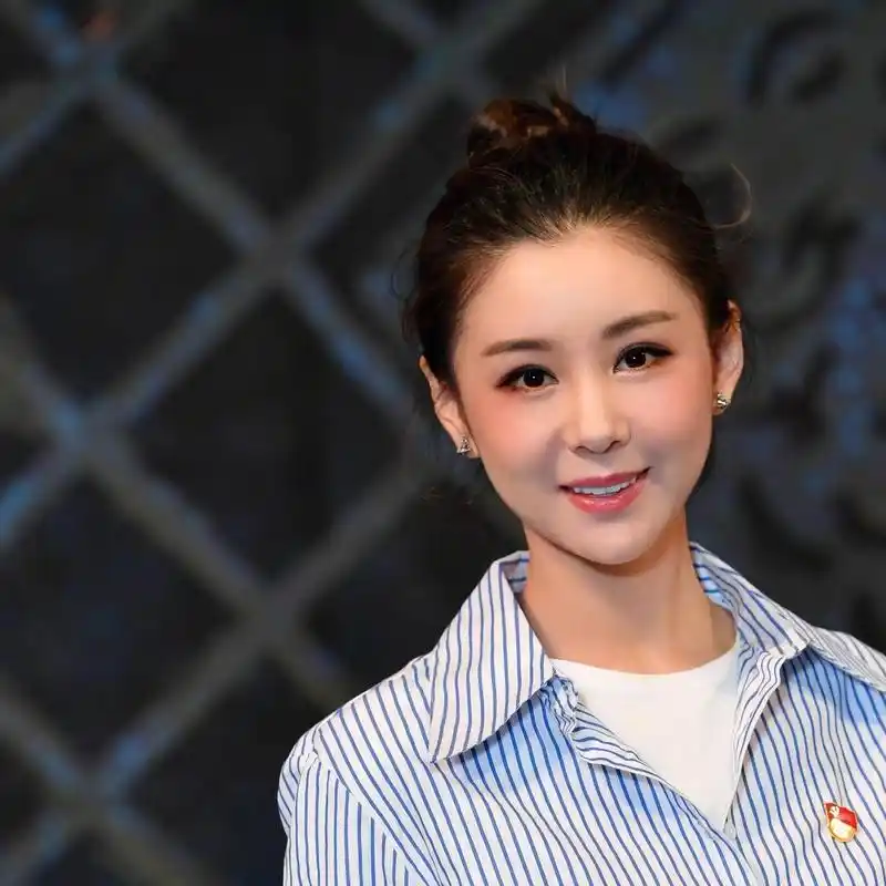 演员李小萌:出道20年,与王雷相爱15年零绯闻,如今37岁怀上二胎