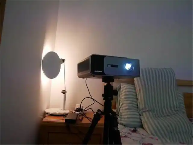 用投影仪做个假窗户随手切换窗外风景网友真有你的