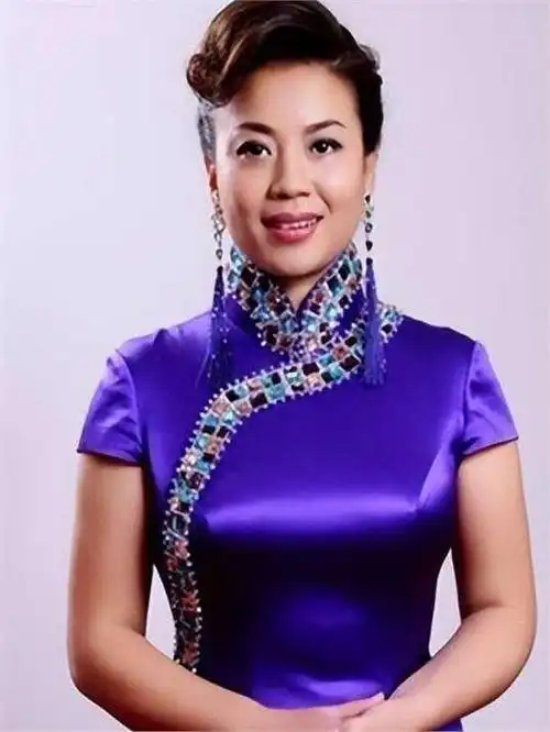 身材丰满,长相甜美的四位女歌唱家,看看哪个是你最喜欢的