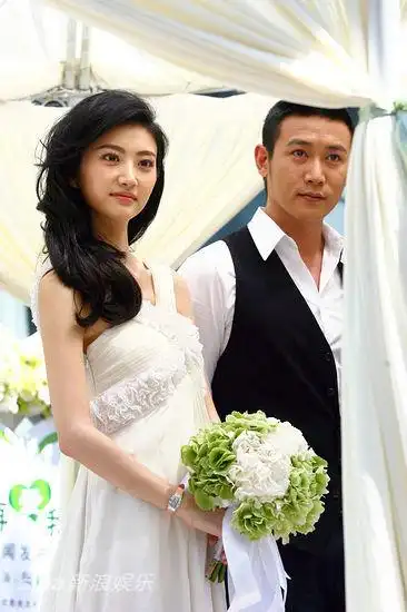 图文:《新妈妈》发布会-景甜和陆毅