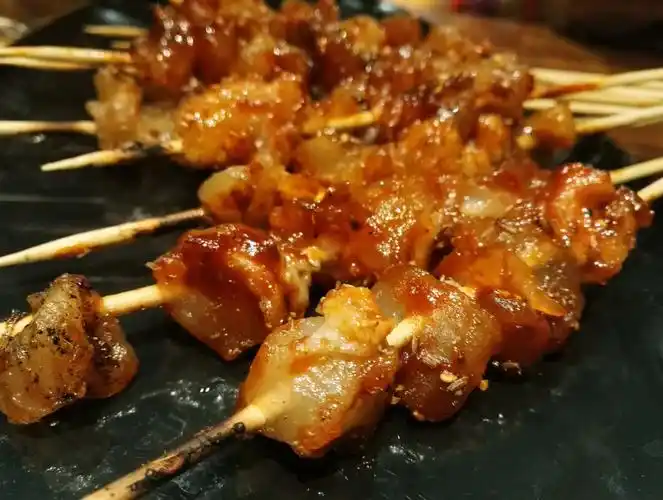 牛靓筋,感觉就是蹄筋吧,很大的块,筋很透亮,确实很漂亮,叫靓筋也算是