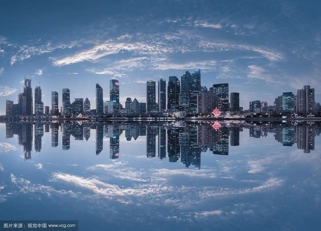 晚霞中的青岛城市风光