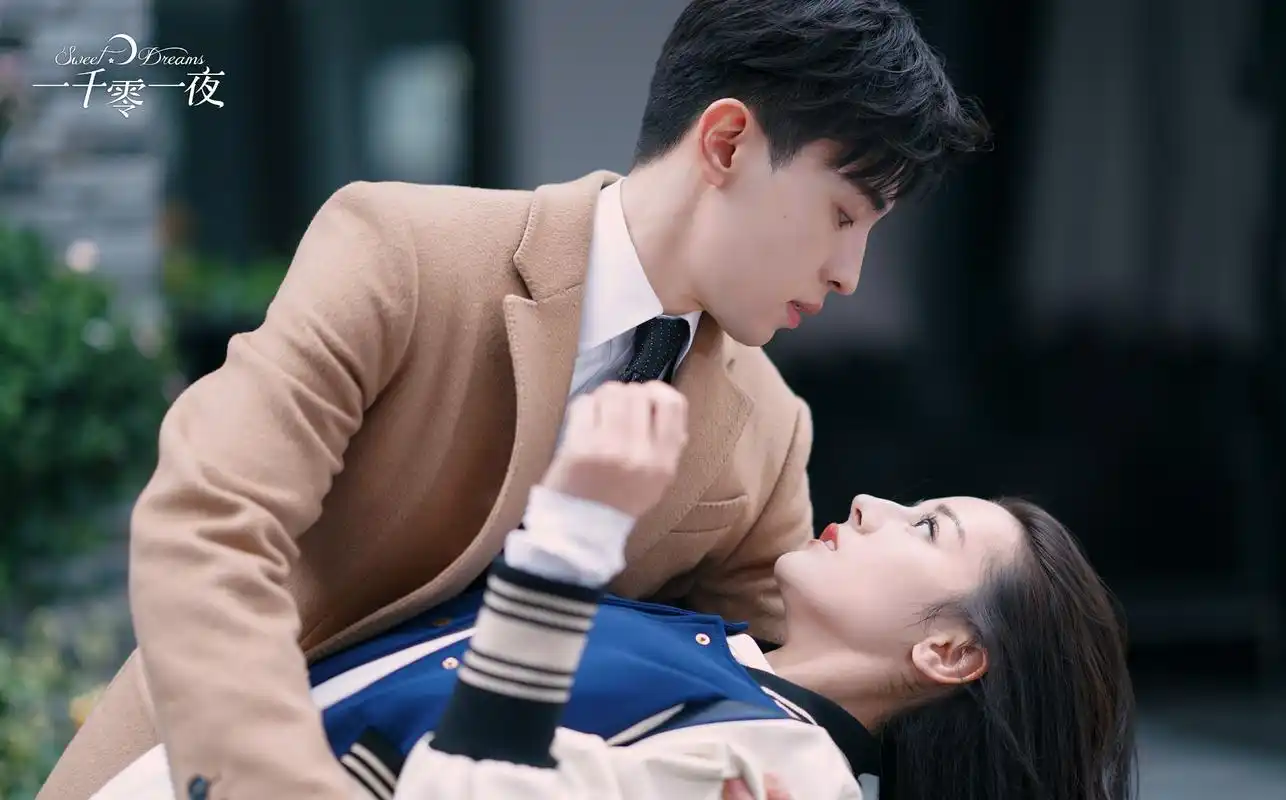 热巴邓伦主演的《一千零一夜》连播十天收视夺冠,太好看了