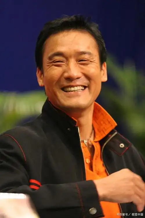 千面影帝梁家辉:出道即巅峰,他的一生能有多传奇?