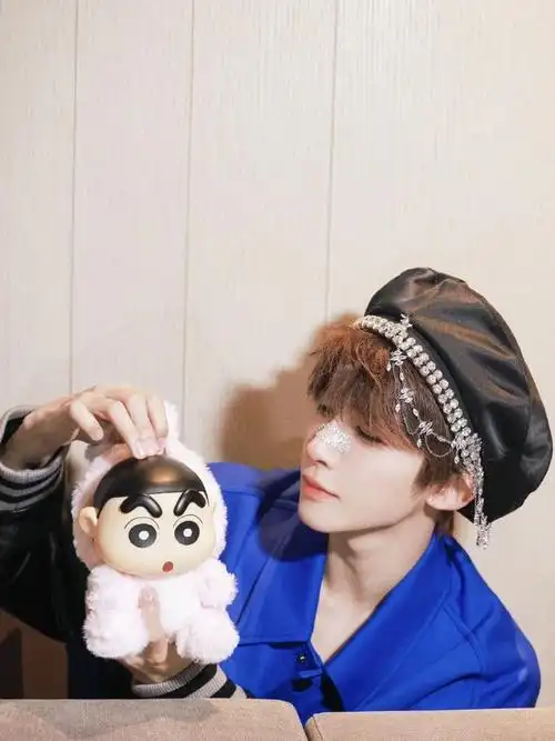 刘宇黑色贝雷帽