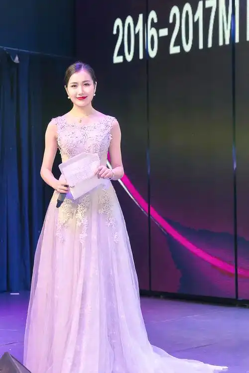 赵丹阳主持世界旅游小姐宁波赛区颁奖晚会华美吸睛!