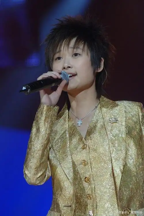 李宇春,周笔畅,张靓颖迅速窜红,大街小巷都是超级女声,全民都在讨论