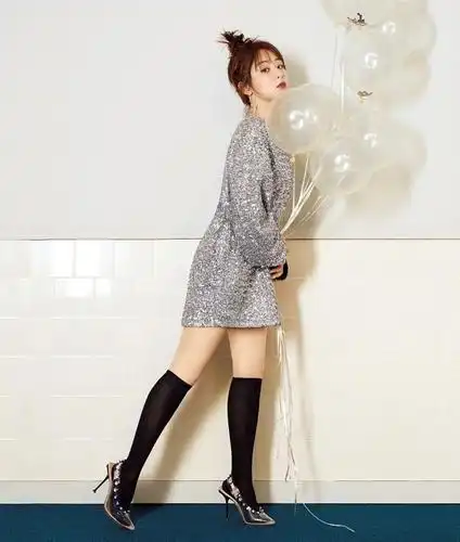 杨紫瘦出新高,穿短裙配小腿袜,看清无p图下真实腿围都羡慕了