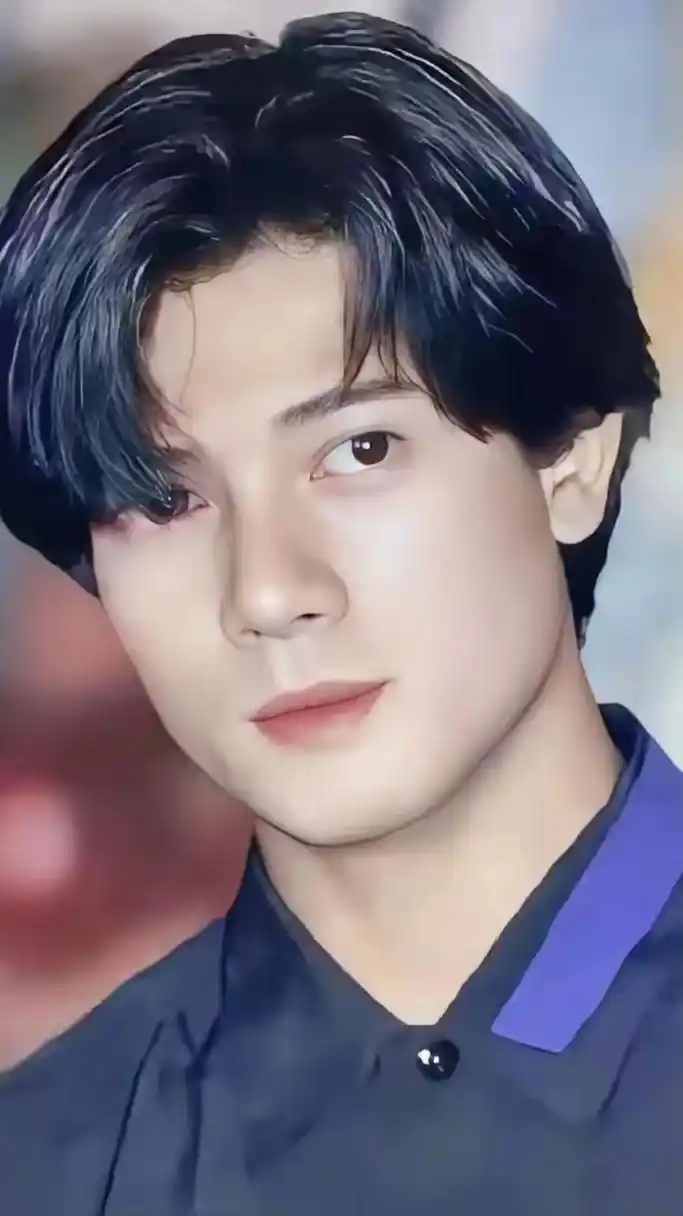 郭富城的发型真是是那个时代最流行的顶流了 光看脸,郭富城就是亚洲