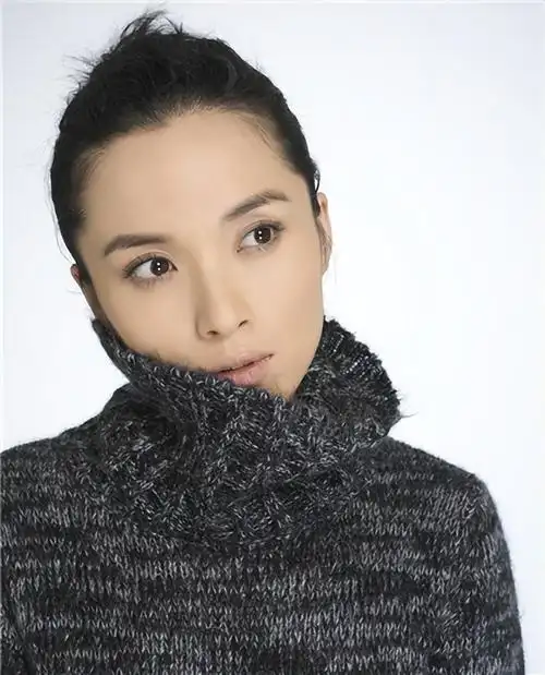 回顾李佳我这辈子正确的决定就是40岁高龄为靳东生儿子